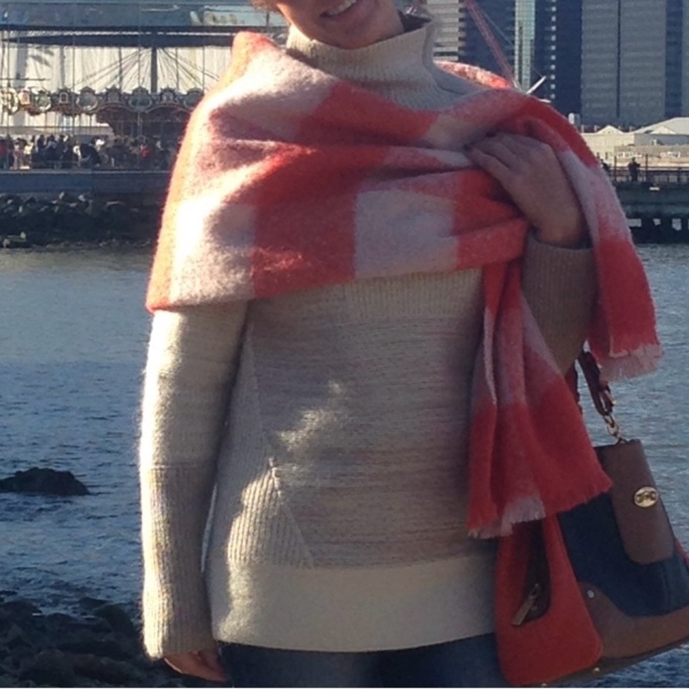 Banana Republic Red White Plaid Oversized Wrap Scarf One Size - Picture 8 of 8